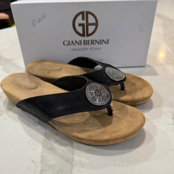 Giani Bernini Ronnah Memory Foam SlipOn Thong Sandals Womens 8M Medallion Black - Picture 1 of 9